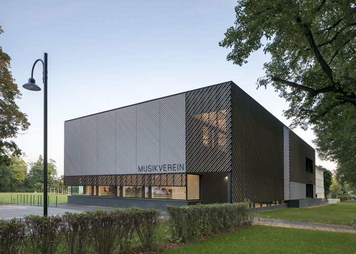 © Leoneohard Hilzensauer